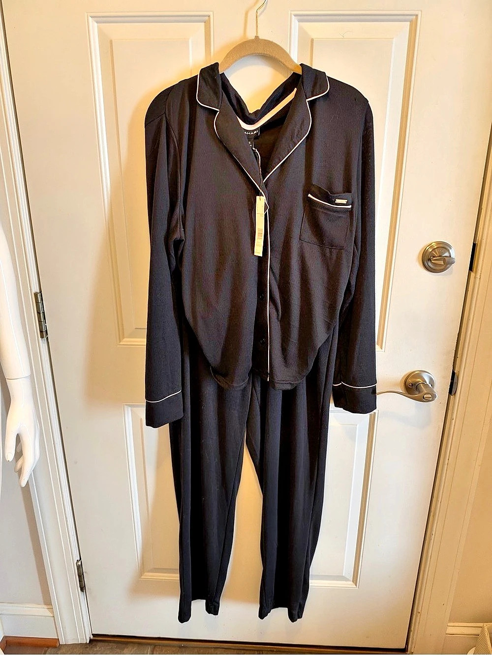 Tahari Black 2-Piece Pajama Set Size Large NWT